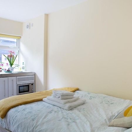 New Snug Doubleensuite In Central フォレスト・ロー エクステリア 写真