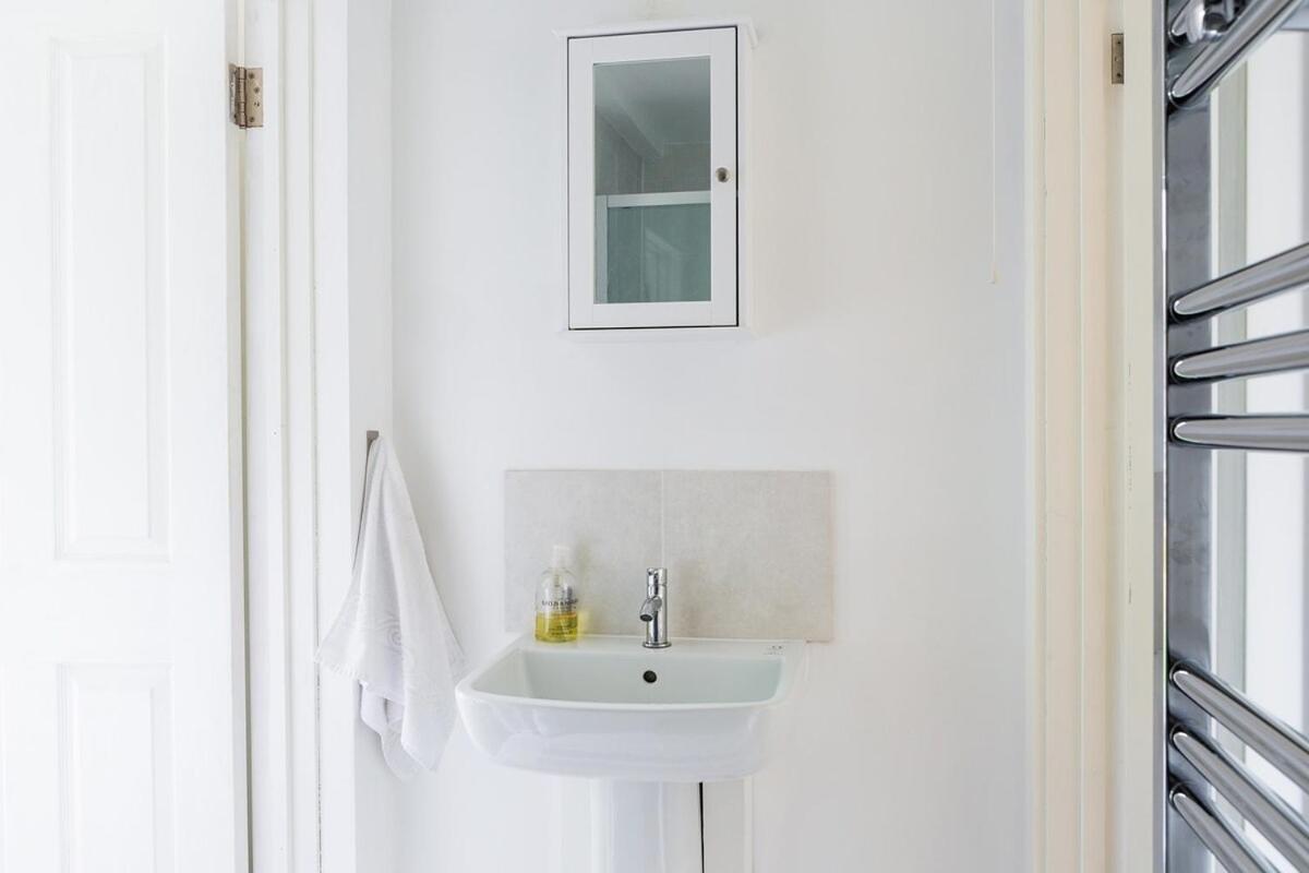 New Snug Doubleensuite In Central フォレスト・ロー エクステリア 写真