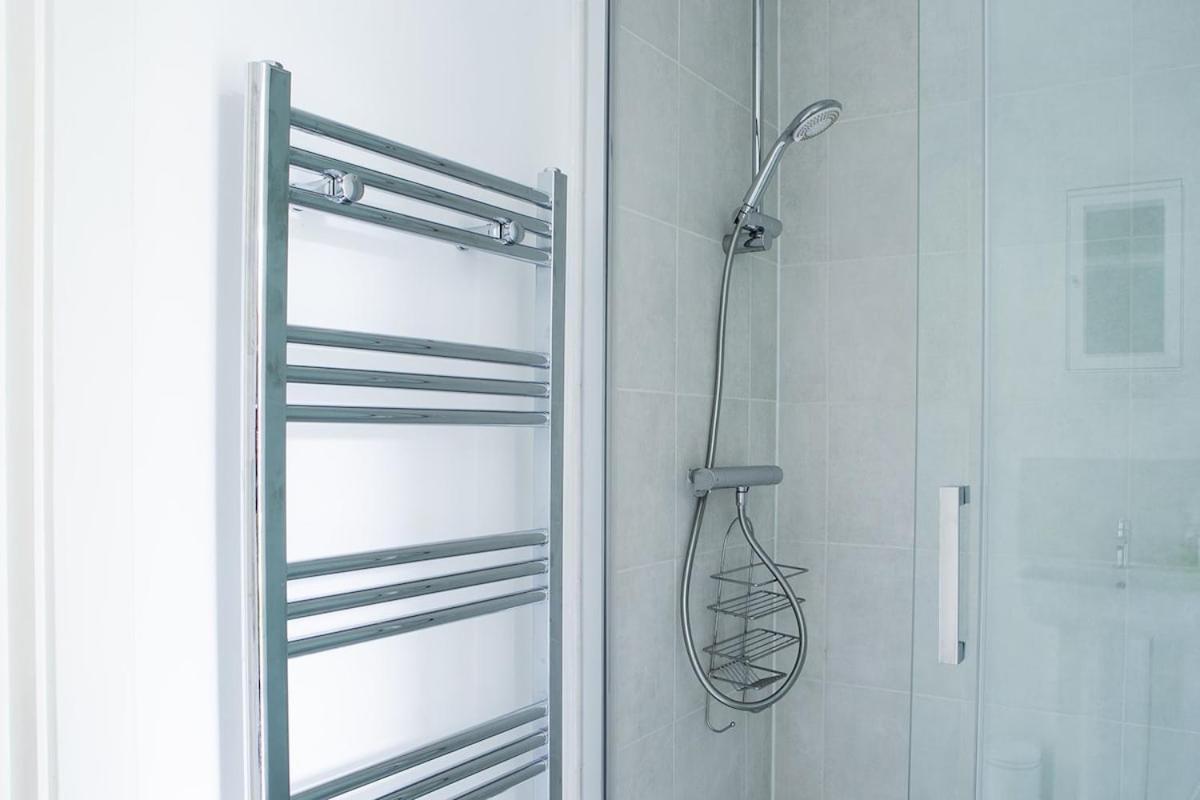 New Snug Doubleensuite In Central フォレスト・ロー エクステリア 写真