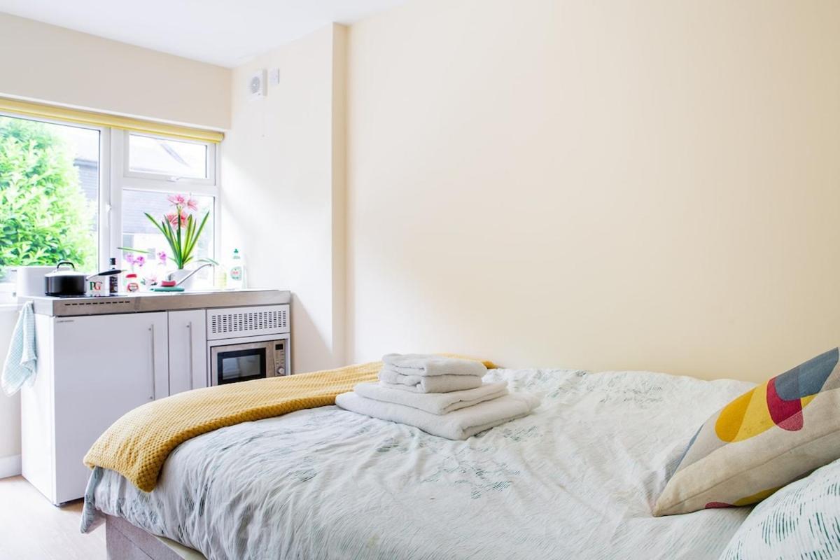 New Snug Doubleensuite In Central フォレスト・ロー エクステリア 写真